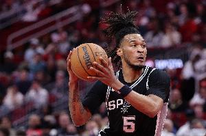 开云官方网站-全面但有点铁！卡斯尔24投9中&amp;三分5中2得到22分11板8助